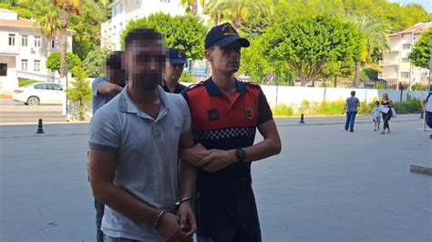 A­n­t­a­l­y­a­­d­a­ ­e­n­g­e­l­l­i­ ­k­ı­z­ı­ ­k­a­ç­ı­r­a­n­ ­ş­ü­p­h­e­l­i­l­e­r­ ­t­a­c­i­z­d­e­n­ ­t­u­t­u­k­l­a­n­d­ı­